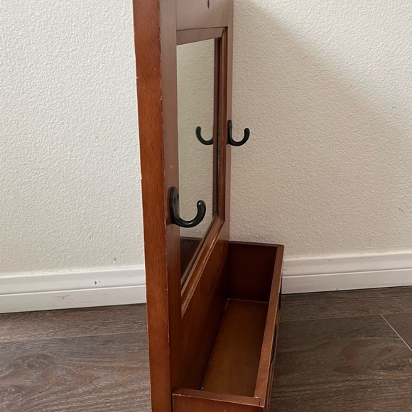 Vintage single post box mirror w 4. L 15. H 19 inch - Picture 5 of 15